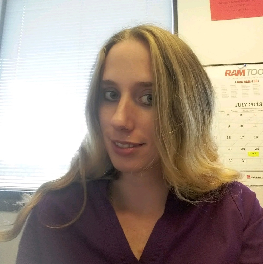 Meet your Posher, Dee